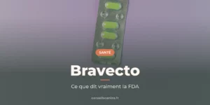 Plaquette de comprimés verts sur un fond violet pastel